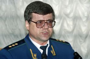 На фото: первый заместитель Генерального прокурора, государственный советник юстиции первого класса РФ Юрий Яковлевич Чайка. 1996 год
